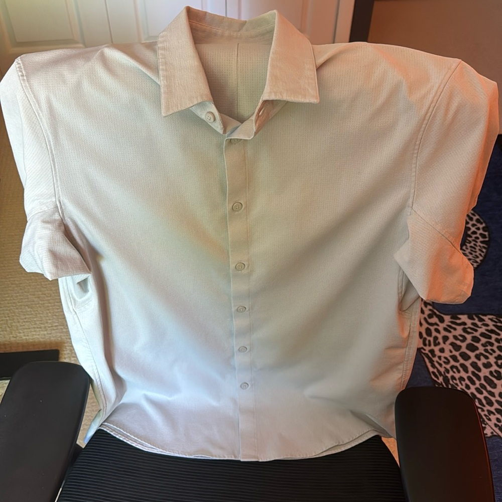 Lululemon Large Performance Short Sleeve Button Up.